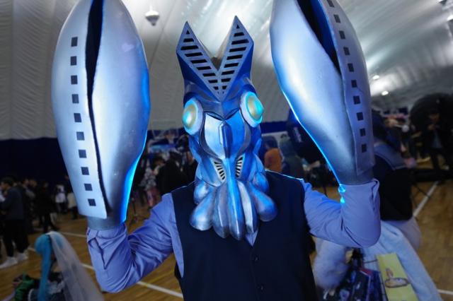 原创让人笑掉大牙的奥特曼cos泰国小哥还算还原这个苍月不能忍