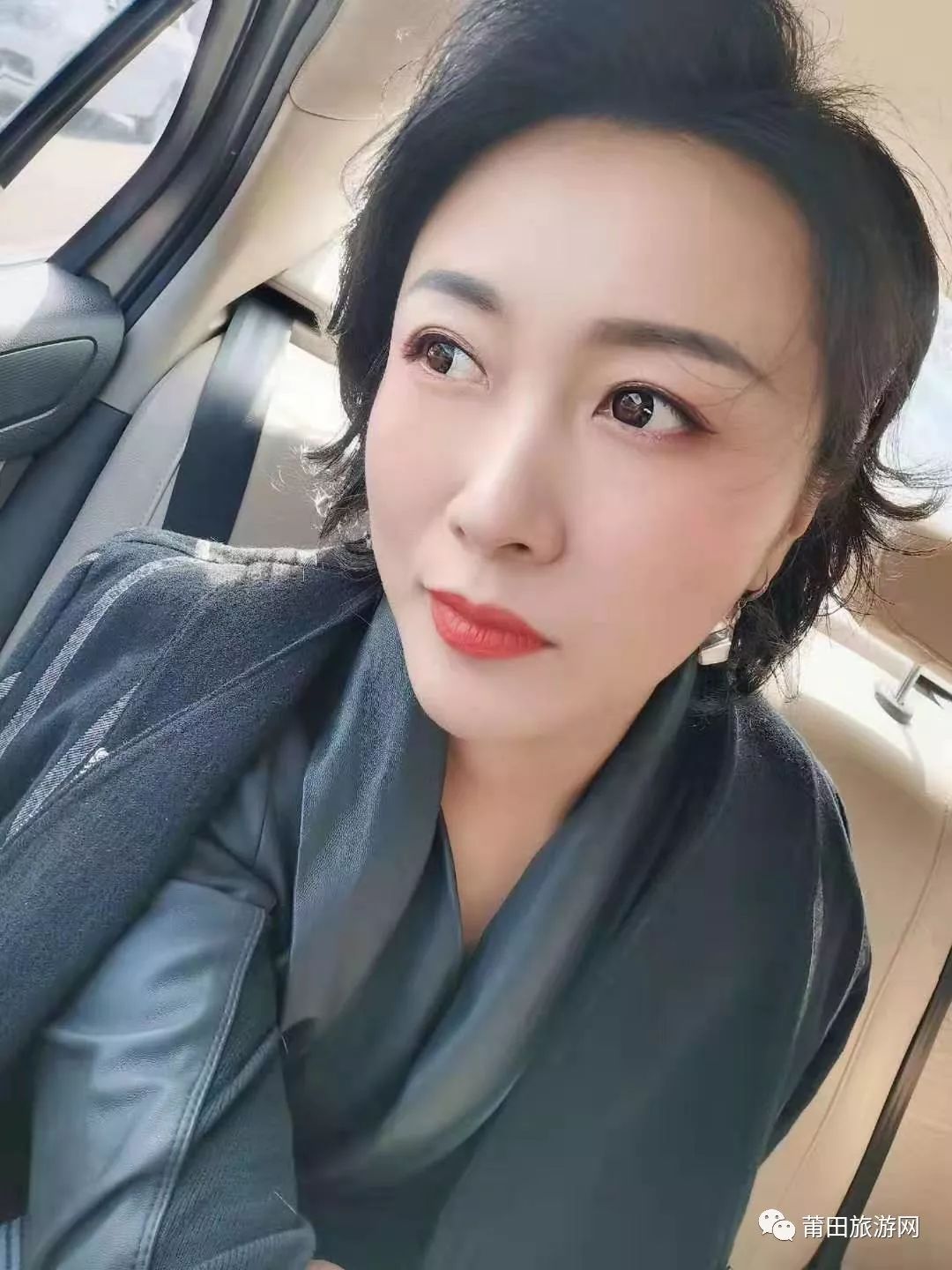 朗读者:何莉莉,一级播音员,目前是《今日视线》的主播,多年来几乎囊括