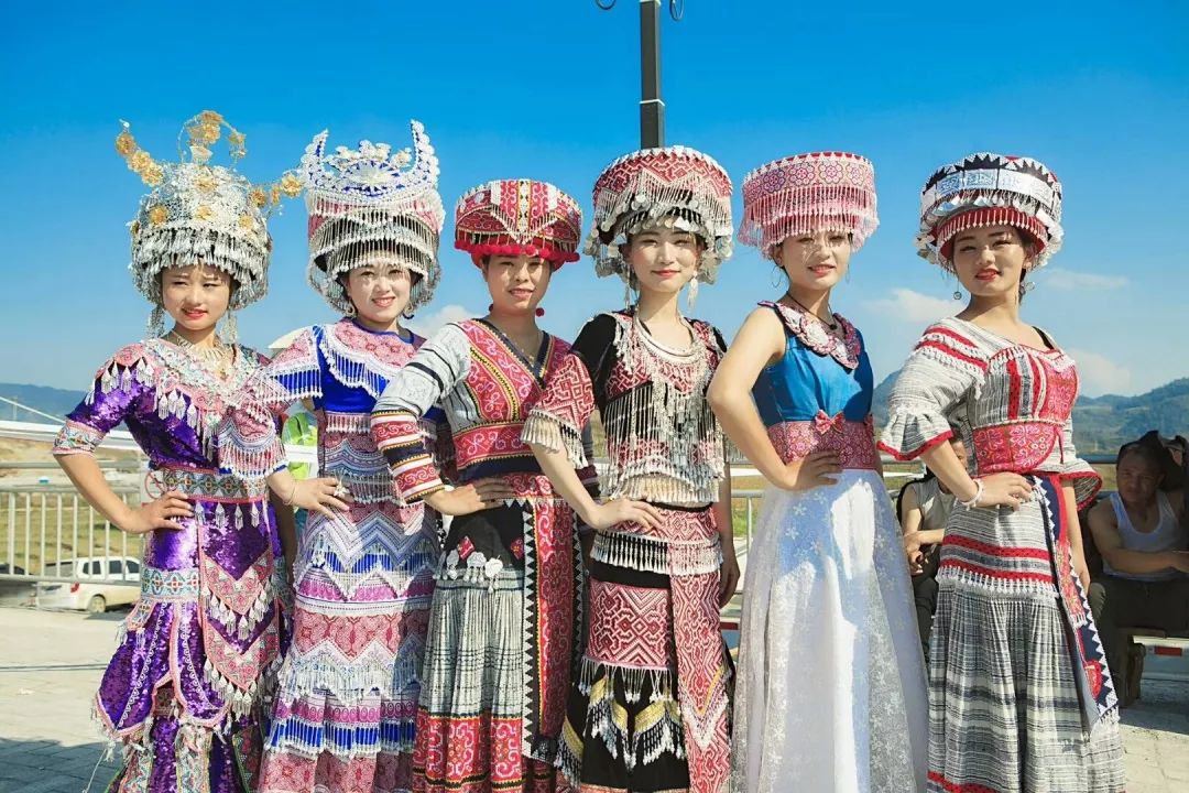 苗族每一个女孩都拥有一套高定的民族