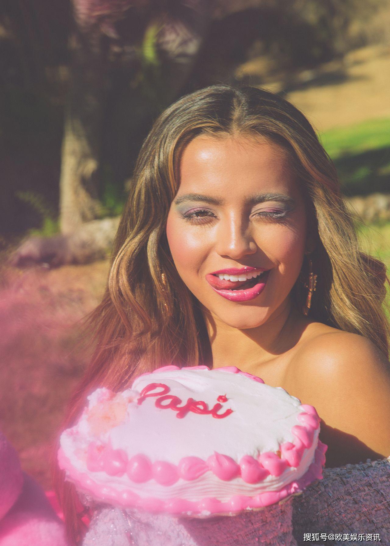 伊莎贝拉·默塞德(isabela merced)登上《galore》杂志