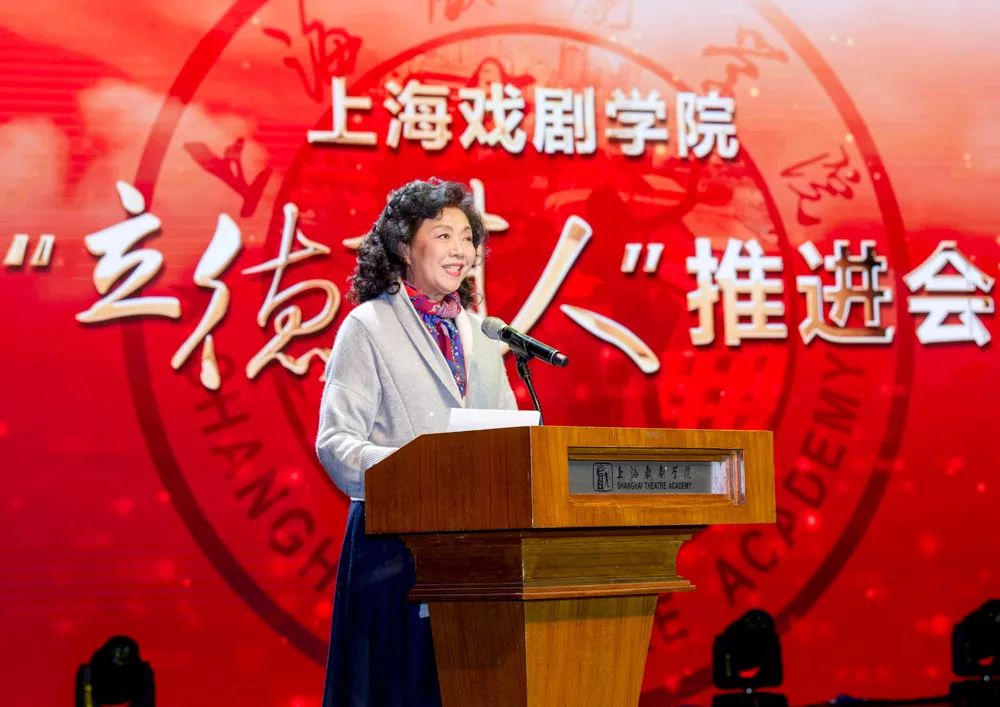 审美的角度分享了美育的故事,舞蹈学院党总支书记张麟讲了用红色故