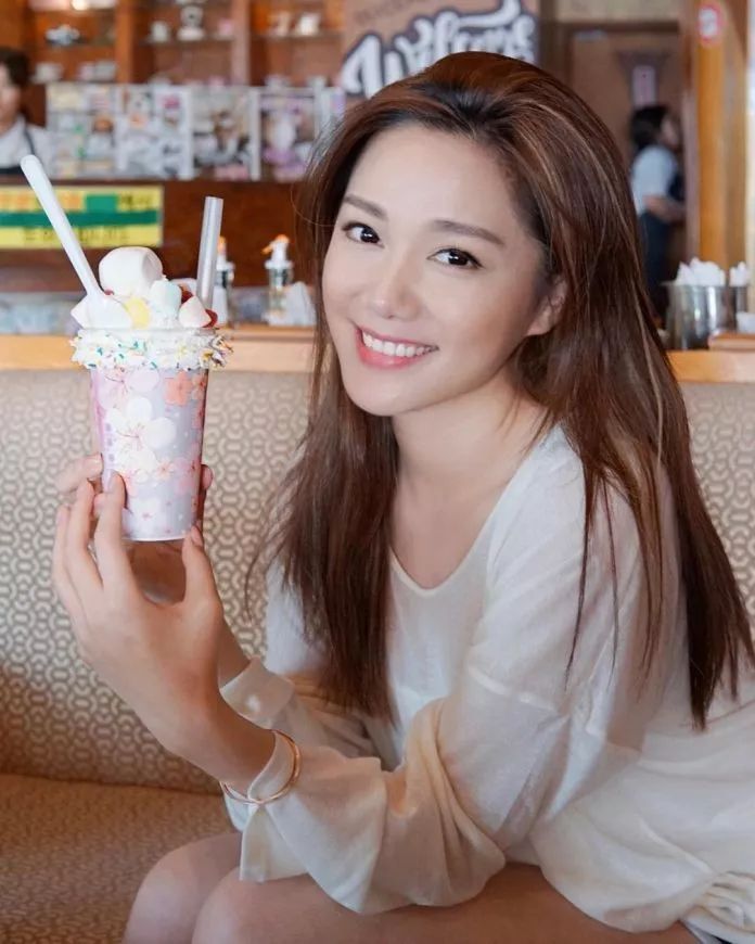 不过近日,有媒体拍到罗天宇与《多功能老婆》演靓女老师miss吕的戴祖