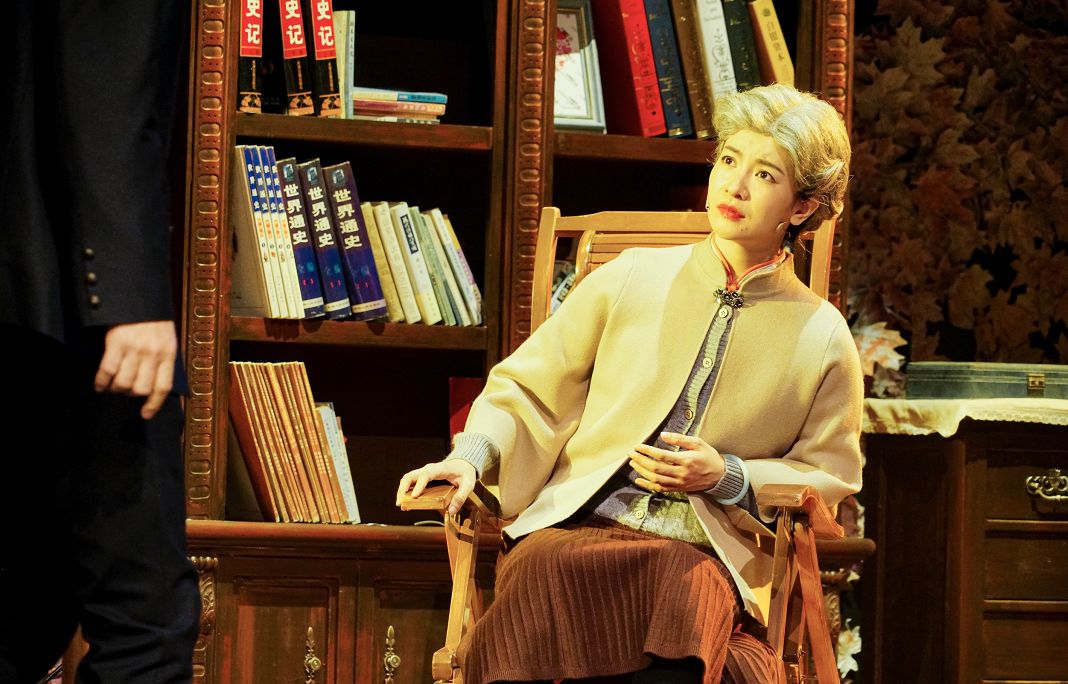 《奋不顾身的爱情》作为国内原创话剧,从小剧场舞台出发,经过2500场的