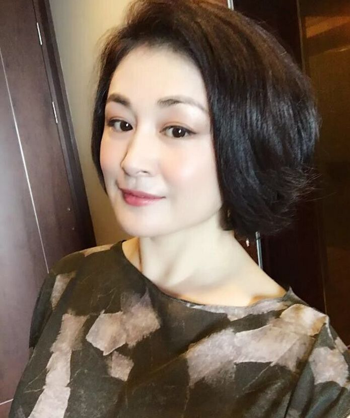 《乡村爱情》"谢大脚"生活照,皮肤水嫩气色佳,为事业放弃生子_于月仙