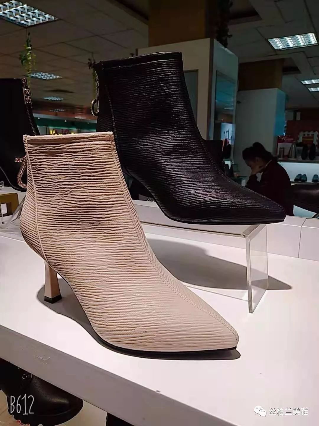 丝柏兰新款女鞋到店撑起整个冬天的气场