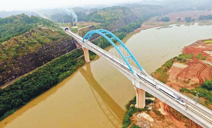 一口气签署30个合作项目将加快成渝中线高铁铜安乐高速公路等的建设附