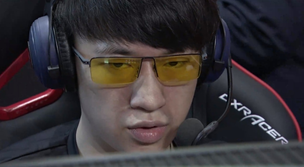 了很多低级的失误让人大跌眼镜,rng崩盘之后小虎似乎心态也出现了问题