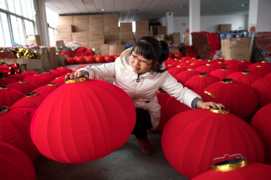 年产超过100万只02亚洲最大灯笼生产基地原来在这里