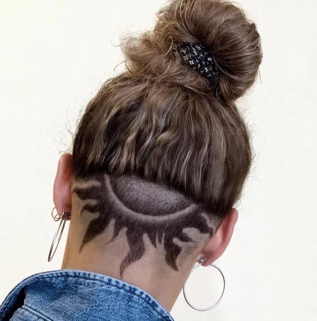 [女士后颈部创意雕刻]