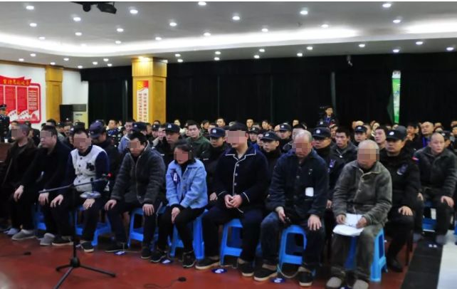 阜阳23名涉黑成员当庭认罪认罚.