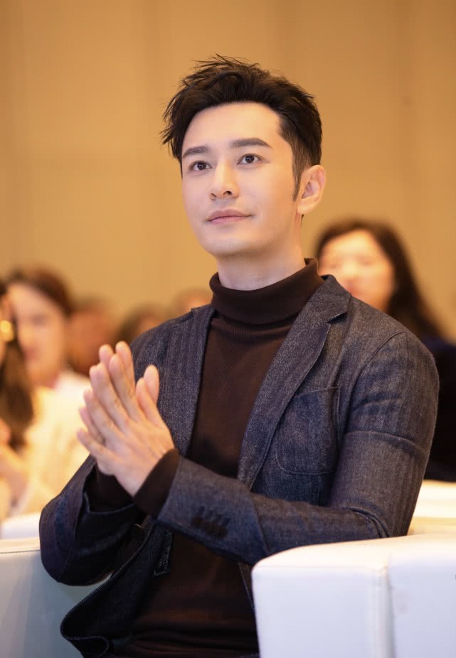 原创黄晓明发自拍颜值让人意外,网友:他只要不油腻比小鲜肉帅