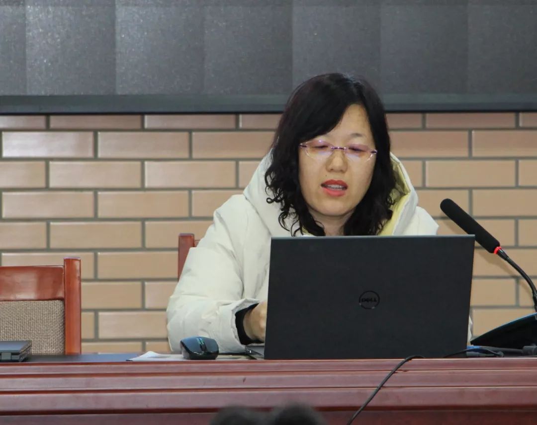 因为热爱所以执着乐亭一中举办班主任经验交流会