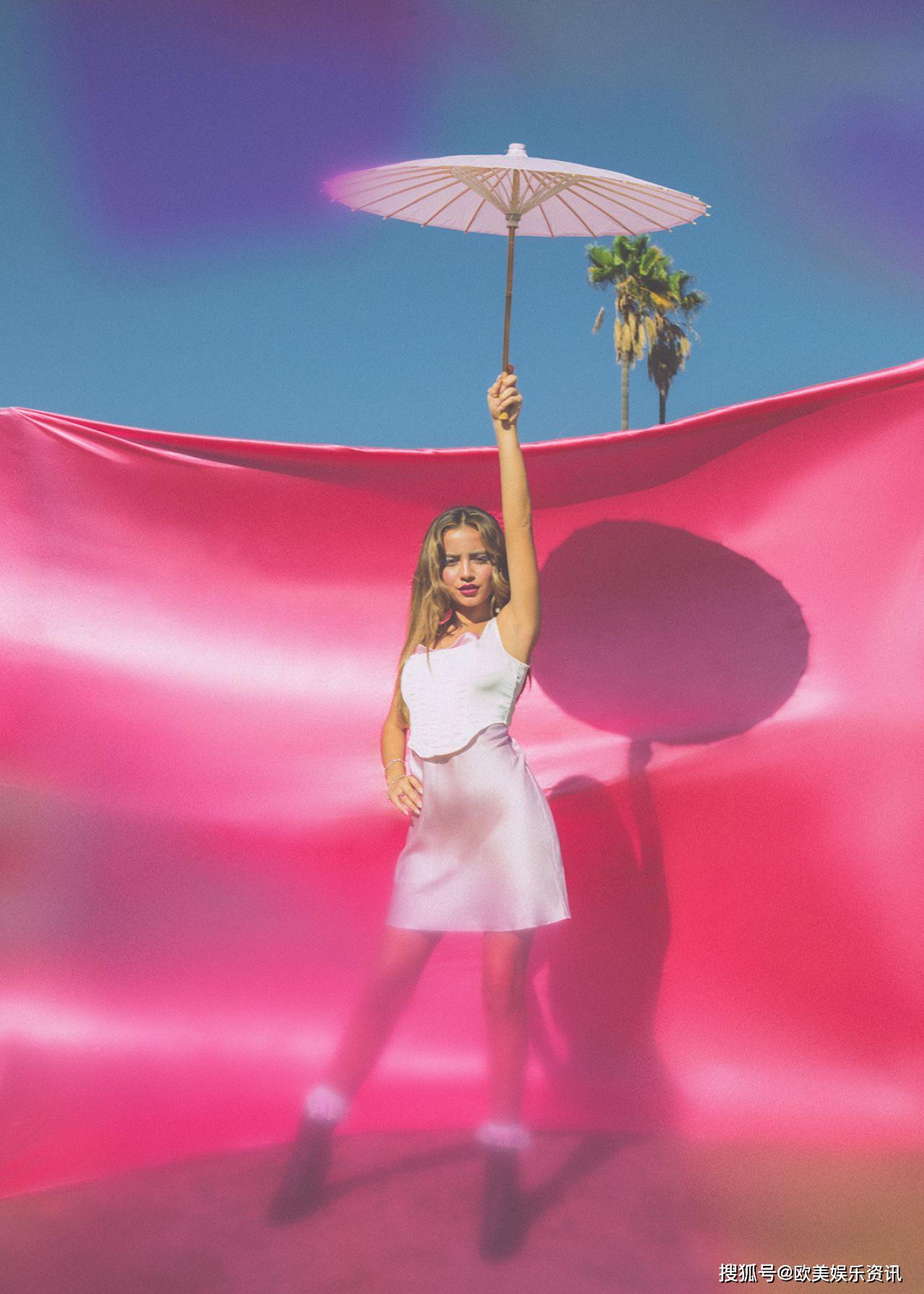 伊莎贝拉·默塞德(isabela merced)登上《galore》杂志