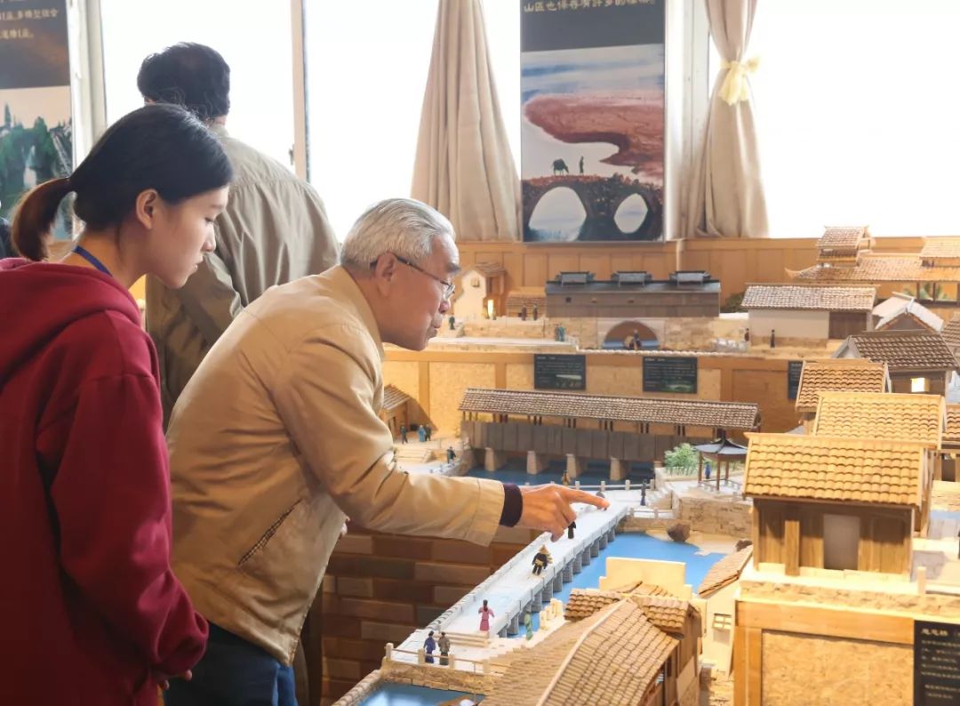 全省第一批省交通运输厅机关退休干部樊军家庭获银尚之家称号