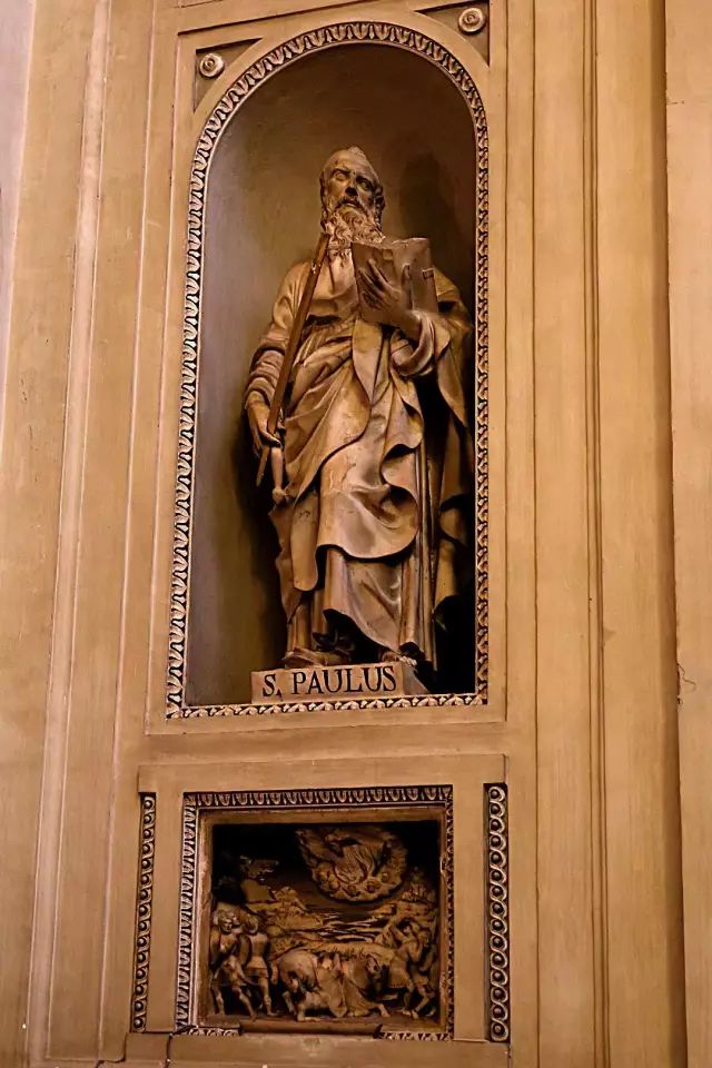 18壁龛雕像19油画20教堂入口处有座石雕洗礼池21雕刻精细洗礼池22雕刻