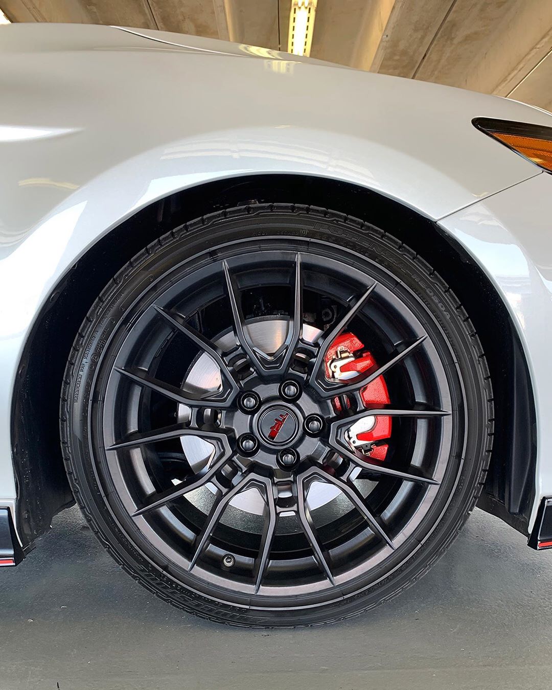 2020款丰田凯美瑞trd版实拍,更加帅气酷炫前脸!