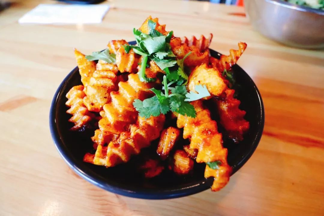 先推荐收集君最喜爱的开胃菜,狼牙土豆.