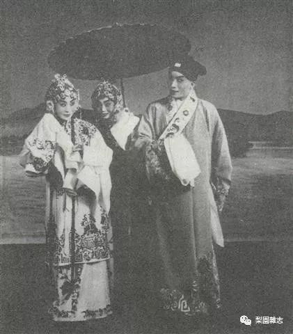 刘秀荣,张春孝之《白蛇传》我演"盗草"中的白素贞,也像刘乃崇同志说的