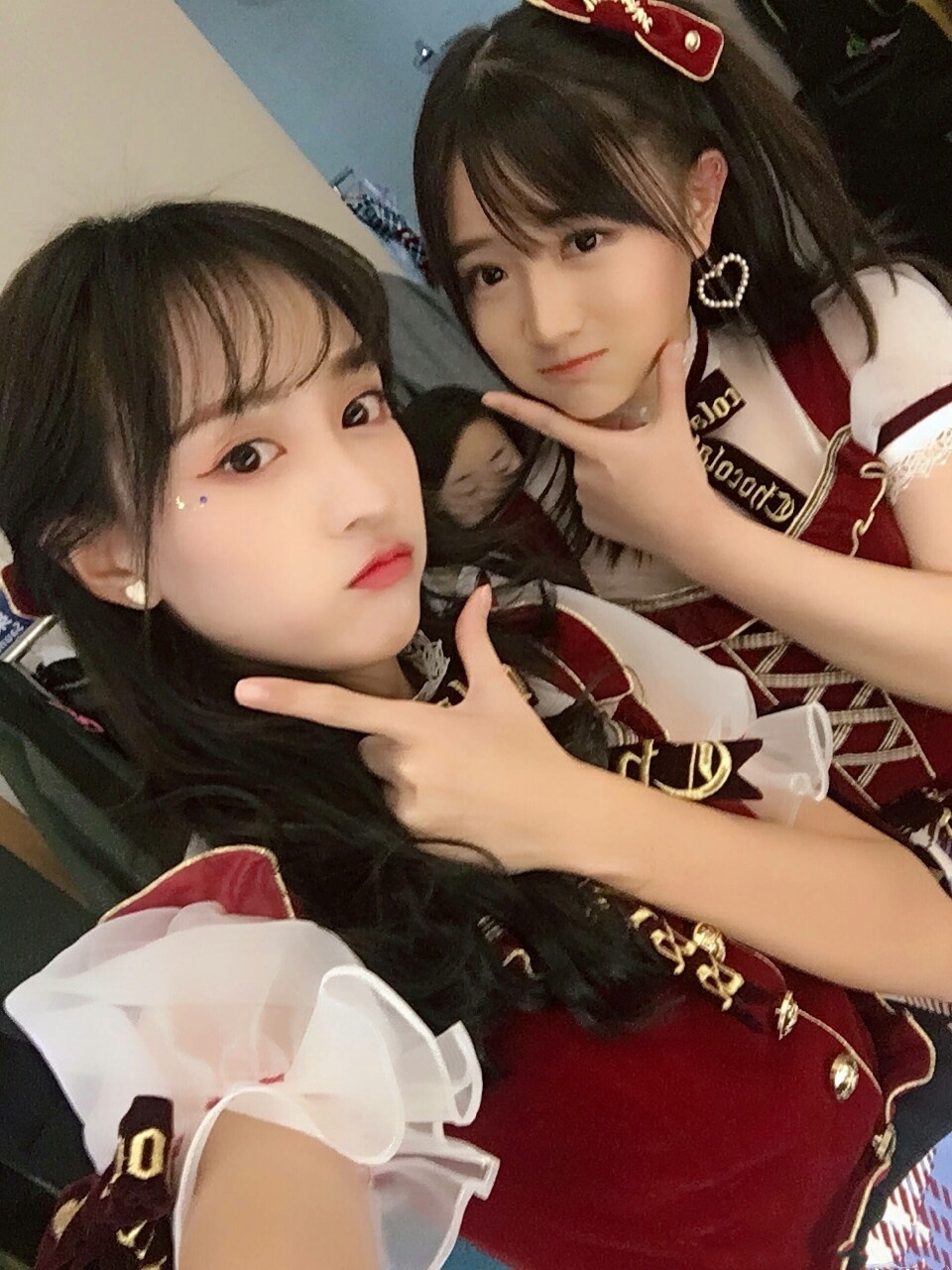 李艺彤不认识黄婷婷!是情商太低,还是有为难之处?