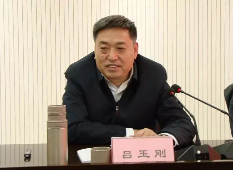 县长商黎英致结束语,她说非常珍惜吕司长对威县基础教育的指导,今后要