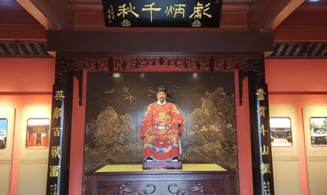在蓬莱阁可以看到苏东坡的手迹,在戚继光纪念馆可以看到