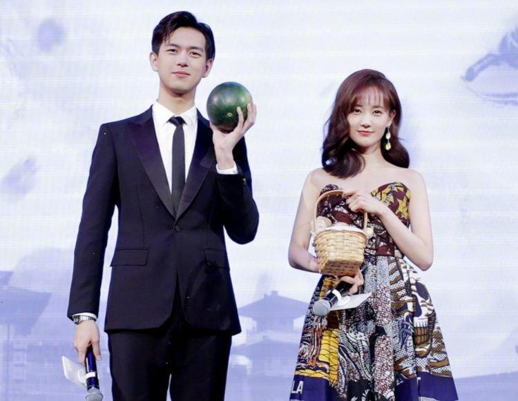 剑王朝见面会记者当众为难李一桐李现的表情太过真实