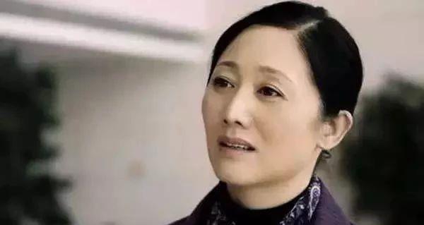 54岁"令妃娘娘"赵丽娟,低调嫁圈内制片人,如今一家三口很幸福