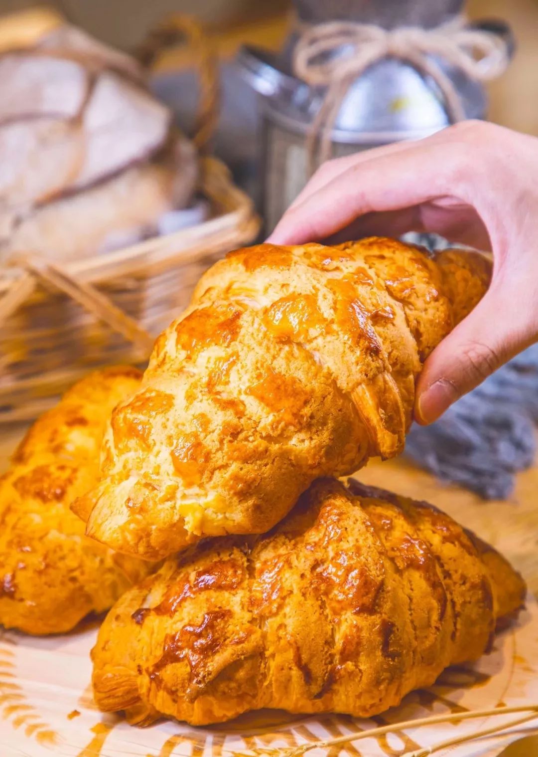 幸福西饼回归线下不仅有0元免费吃牛角包还有超多福利等你来pick