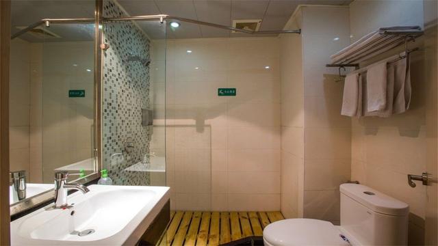 在住宾馆的时候为何人们都喜欢开着厕所灯有什么作用