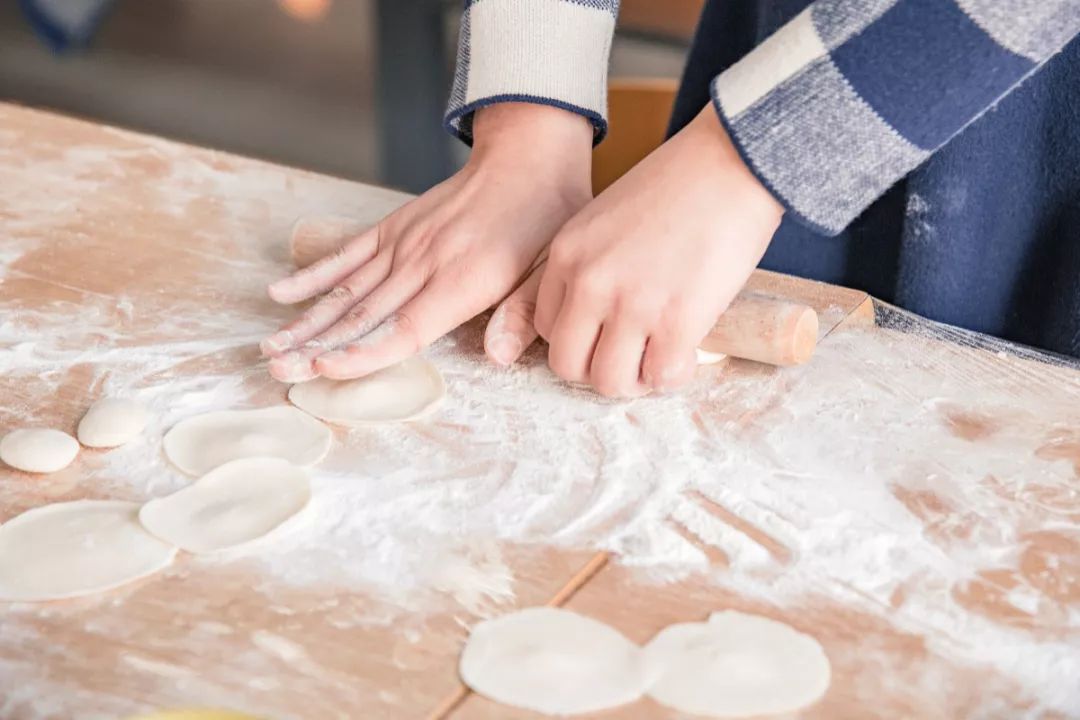 【听】梁实秋:饺子 风儿朗诵_中国