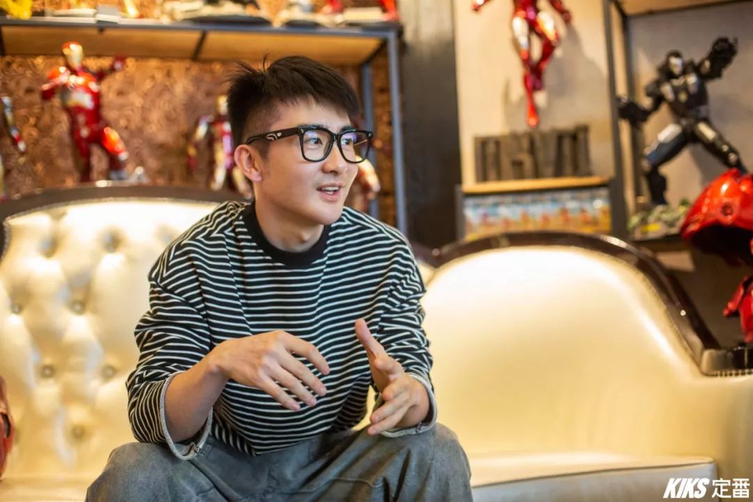 手办收藏家- 阳台哥 -"我一般都在阳台展示我的手