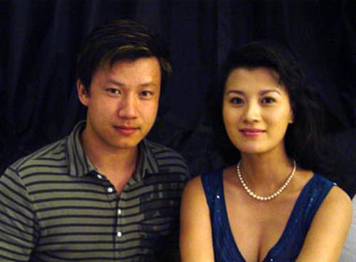 48岁史兰芽容貌年轻似30岁,三婚嫁李幼斌,两人虽无子但恩爱