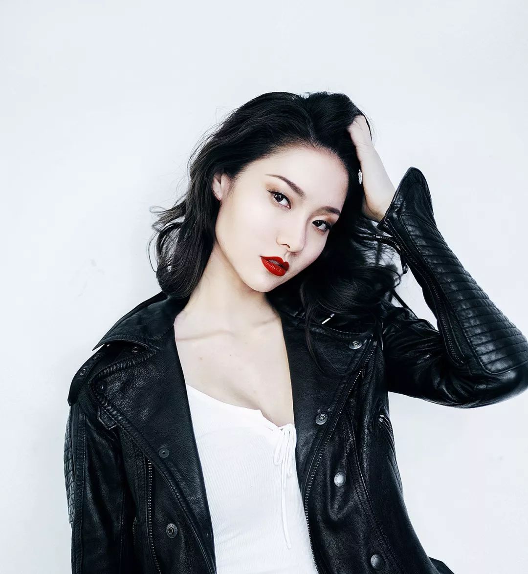 大家好,欢迎收看《wwe最前沿》我是nina