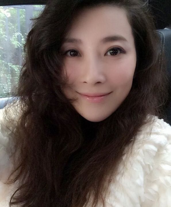 星二代出身,曾帮黄磊打杂,一角熟知后被遗忘,现凭借两剧走红_张亚兰