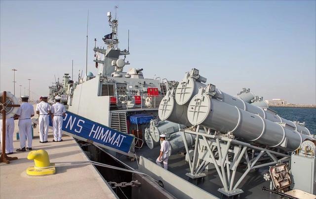 巴铁新型导弹艇亮相排水量可达600吨武器系统成为亮点