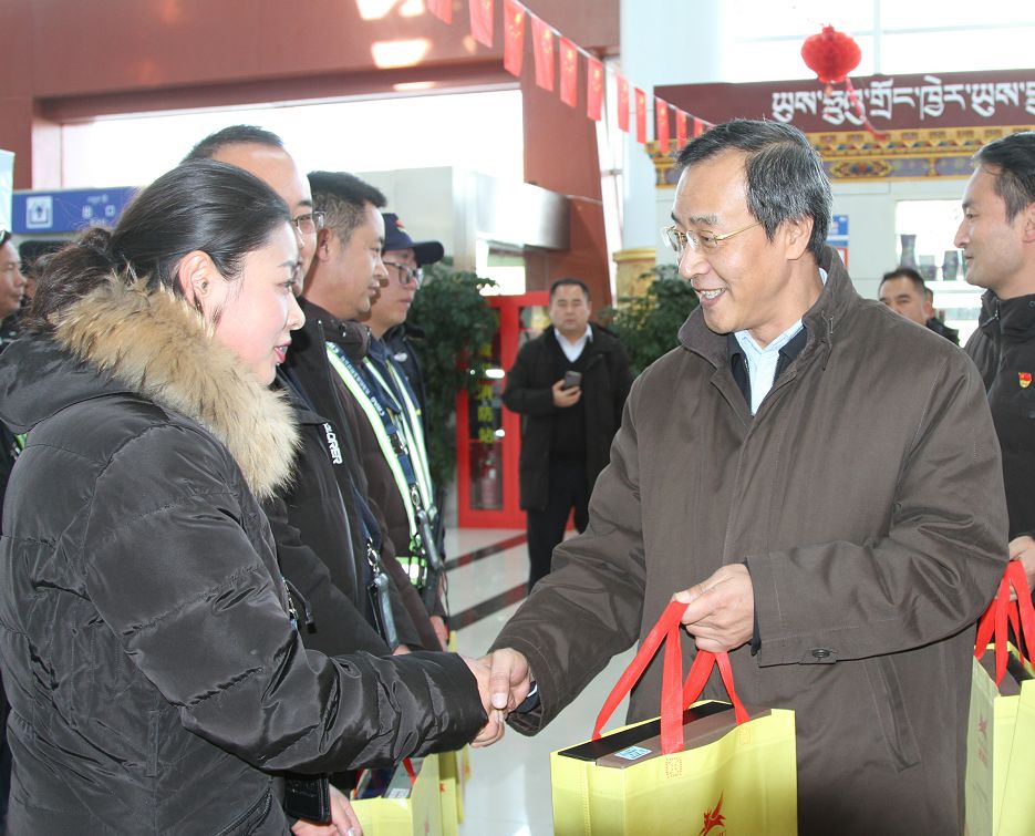 【民航西北地区管理局局长王长益一行拜会玉树州州长才让太】