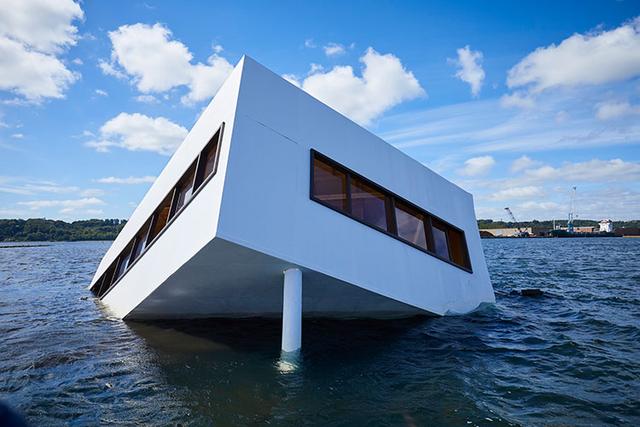 水上建栋房子可以随时移动露台躺着看水景真是惬意极了