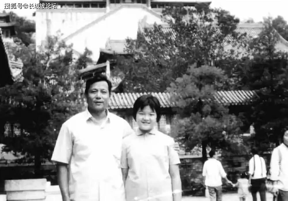 章含之1966-1976年出轨细节曝光_乔冠华