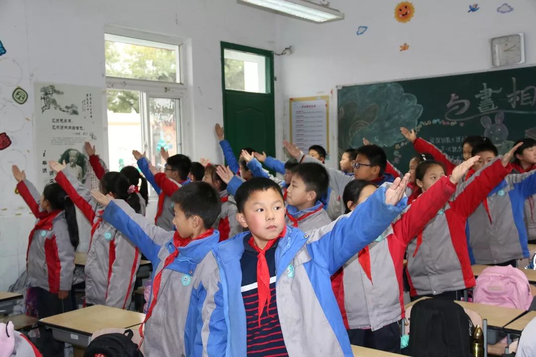 读书节肖塘小学开展第九届读书节之班班有朗读比赛活动