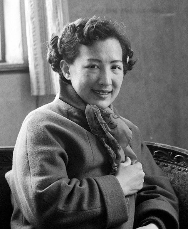 她辗转三个家庭,谈过四场恋爱,未婚孕子后自白:下半世等于完了_周璇