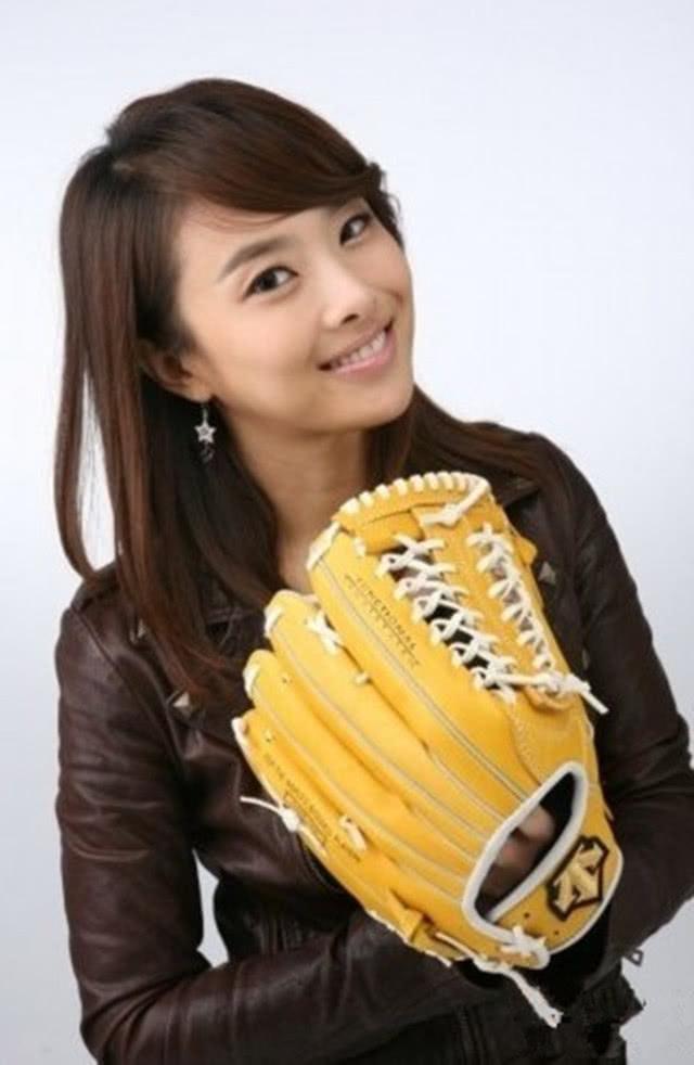 韩国女星遭男友背叛,被潜规则折磨跳楼自杀,谁逼她走上不归路的?