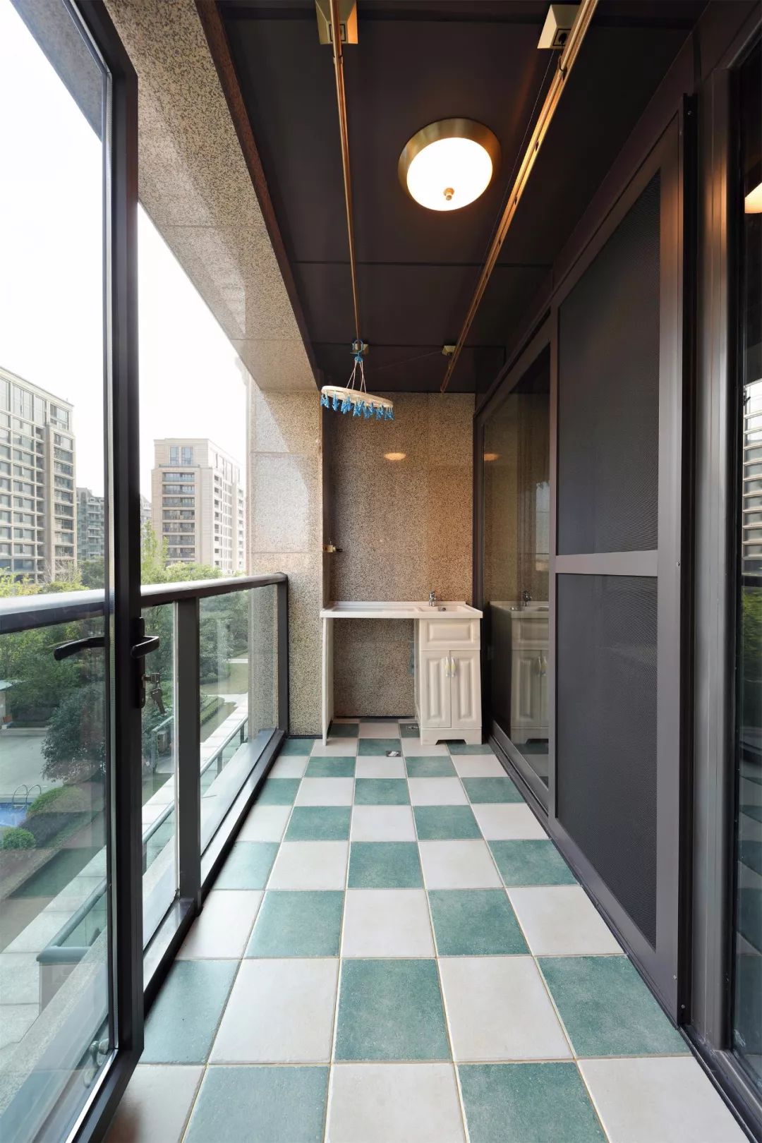 阳台瓷砖选择怎样的好?这些瓷砖防滑,耐脏又耐看!