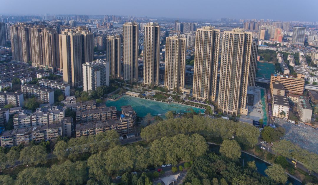 抢占建设路一居定繁华