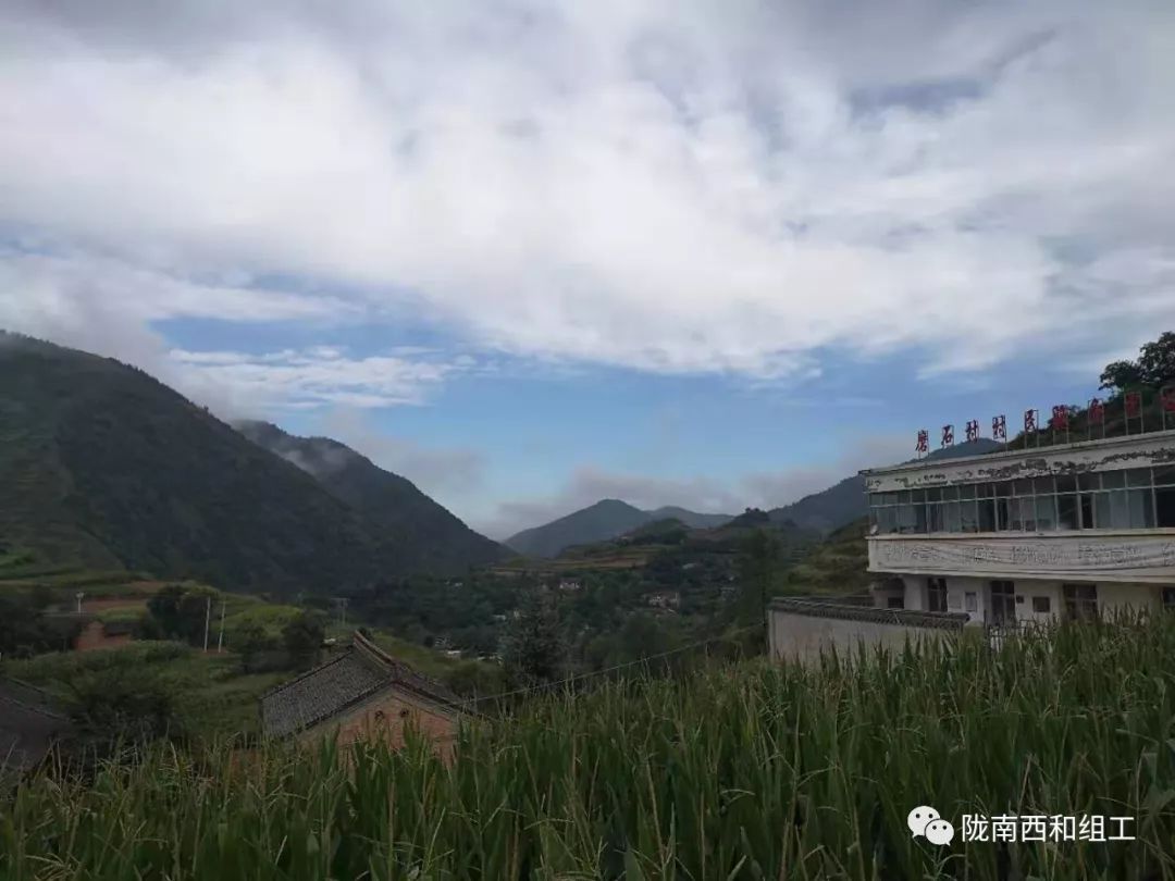 兴隆镇磨石村鲜肉驻村不畏难坚守一线助脱贫