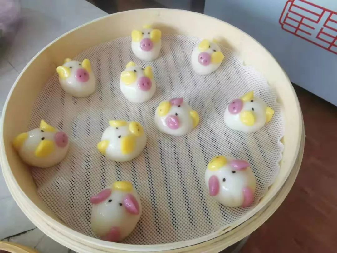 宜宾人,应该都知道红桥猪儿粑的味道,香糯可口,可咸可甜,让人吃一个就