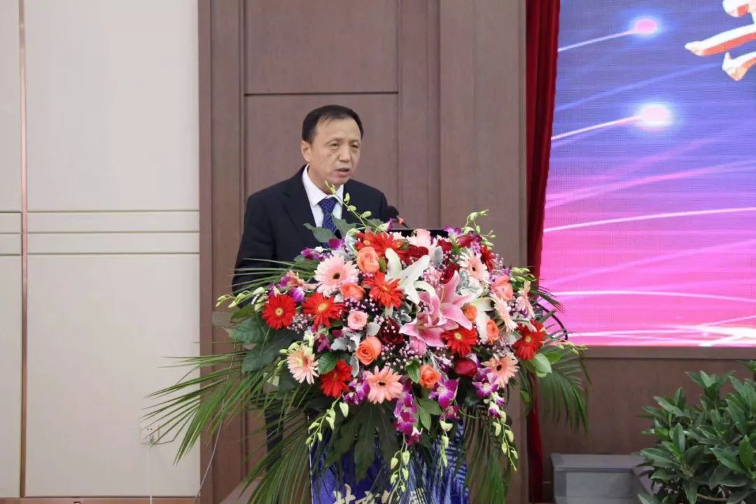 丹东市人民政府副市长刘国栋做了重要讲话,他指出:"曙光汽车集团的