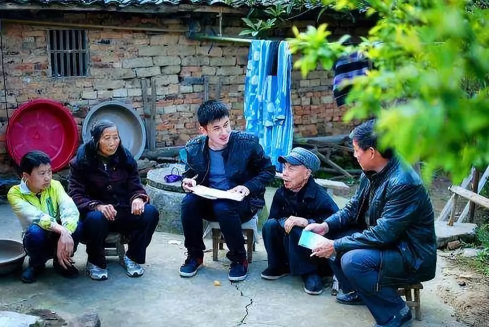 2019年大学生村官集体辞职纷纷逃离农村村干部是我太抠