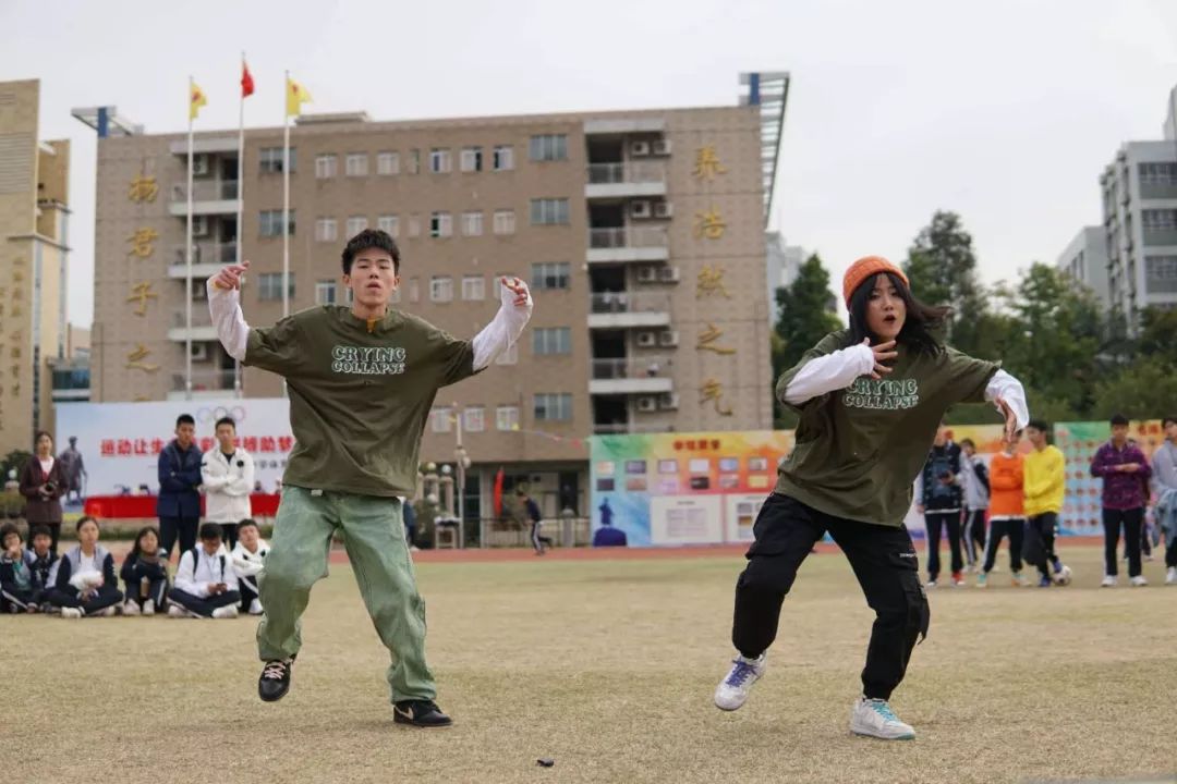 蔡卓言摄/黄至聪 梁琪琮 张弛 吕田田 黄昊卢梓芮 陈嘉浩钟荣熙