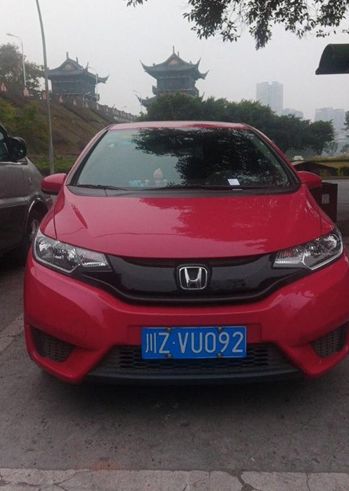 车牌号:川a08bp9 车主:钟光兰 身份证号:510112********5823违停时间