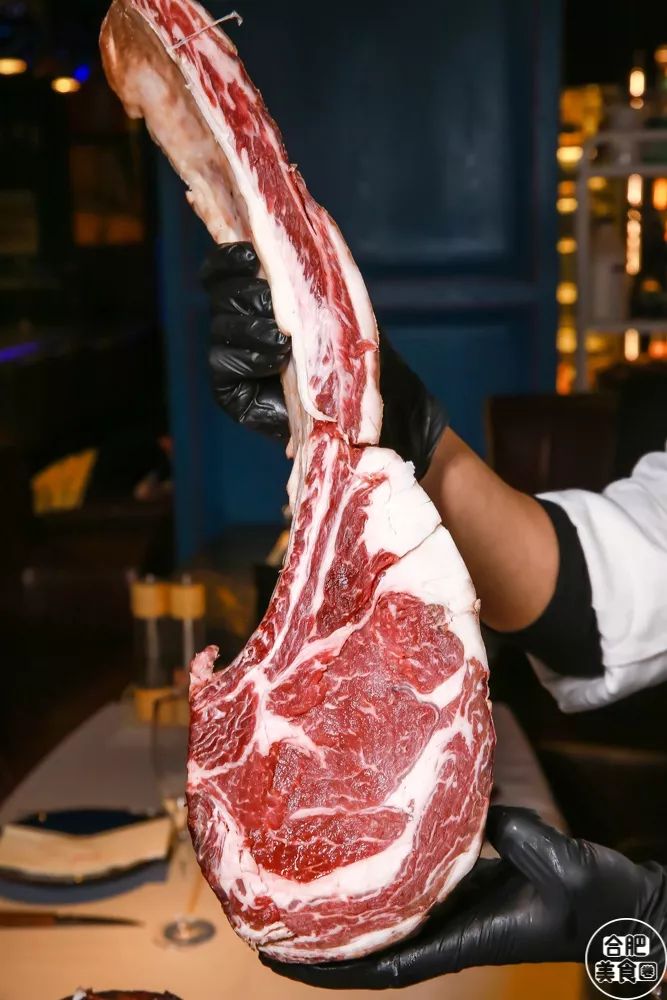 合肥惊现巨无霸战斧牛排带骨的牛排吃起来更香